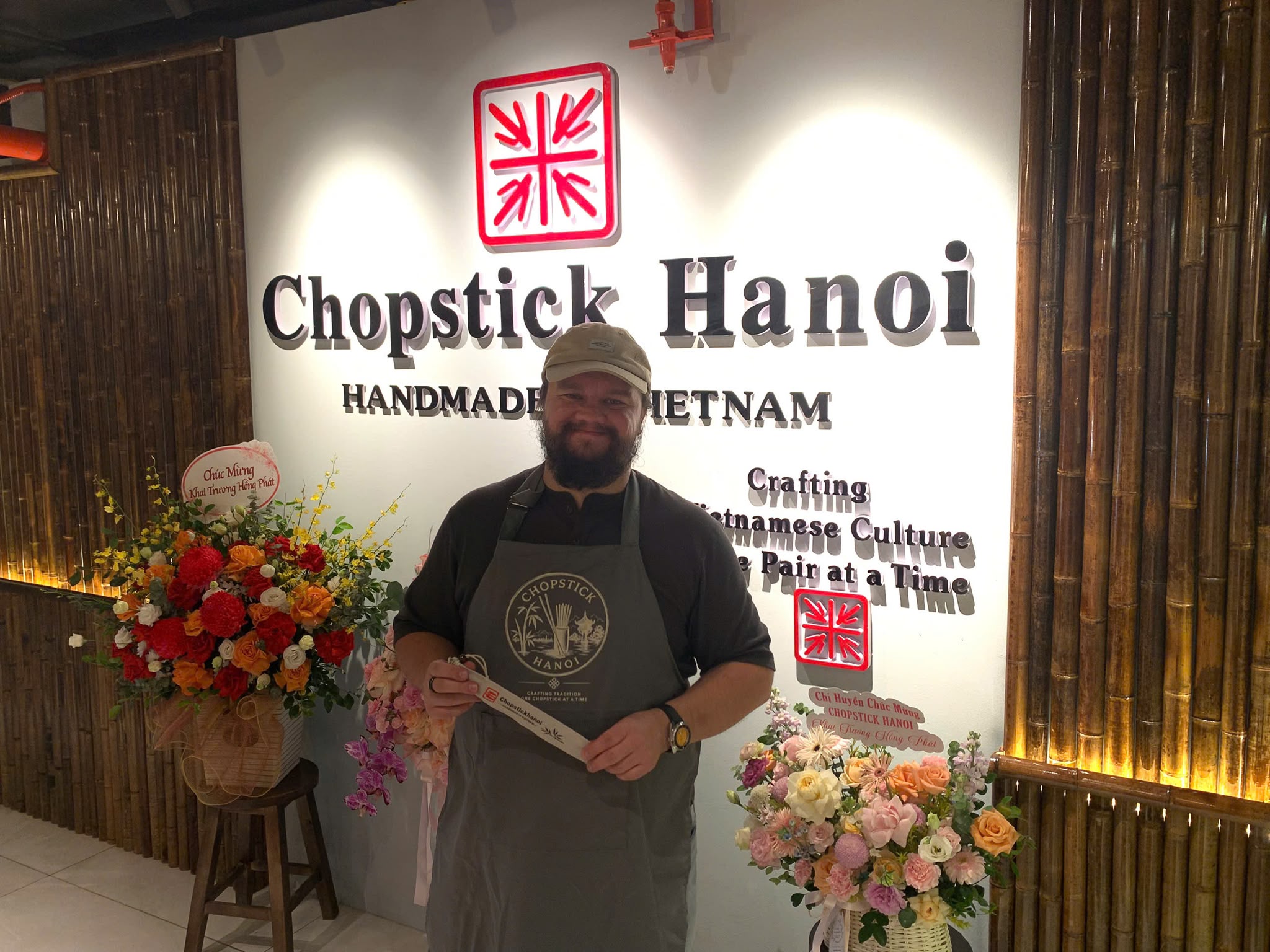 A guest displaying his finished Chopstick Hanoi keepsake